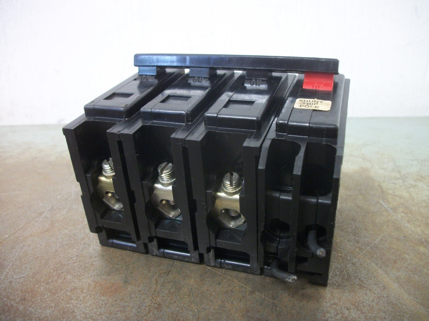 CUTLER-HAMMER BA CIRCUIT BREAKER BAB3020HS 20AMP 240VOLT 3POLE W/SHUNT