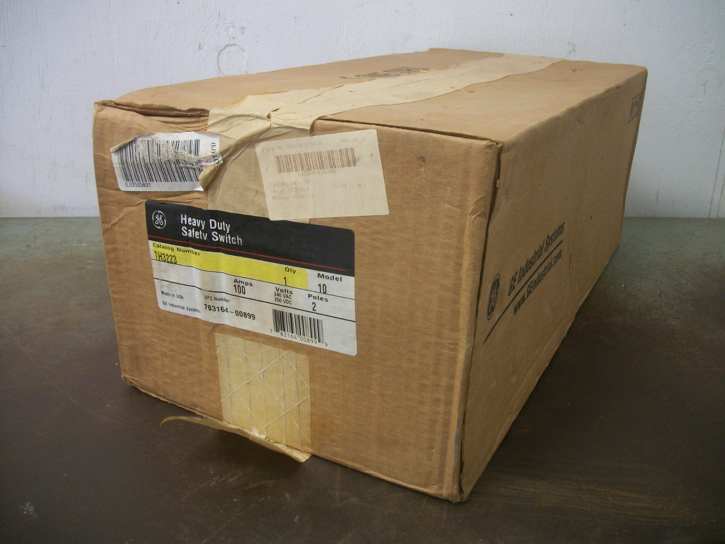 GE DISCONNECT TYPE 1 TH3223 100AMP 240VOLT 2POLE FUSIBLE NIB