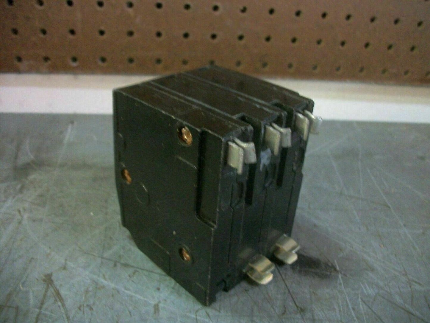 SQUARE D QO CIRCUIT BREAKER QO320 20AMP 240VOLT 3POLE OLD
