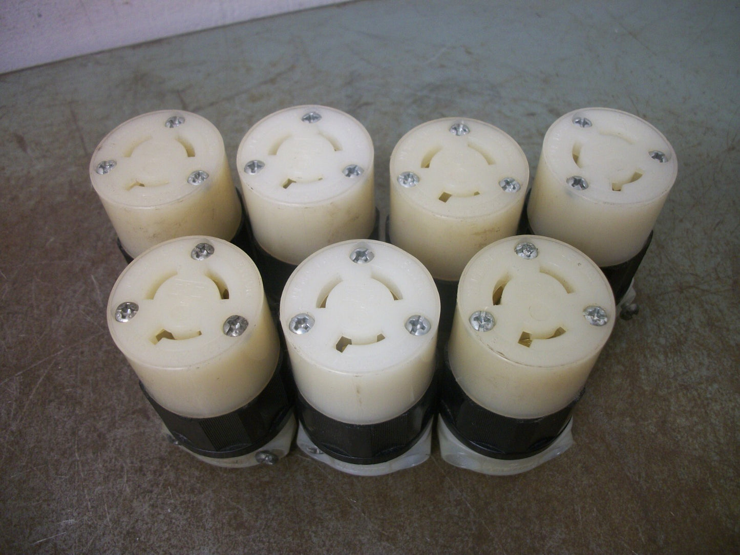 LEVITON LOT OF 7 L6-15R LOCKING PLUG CONNECTORS 4579-C 15AMP 250VOLT 2P 3W GRND