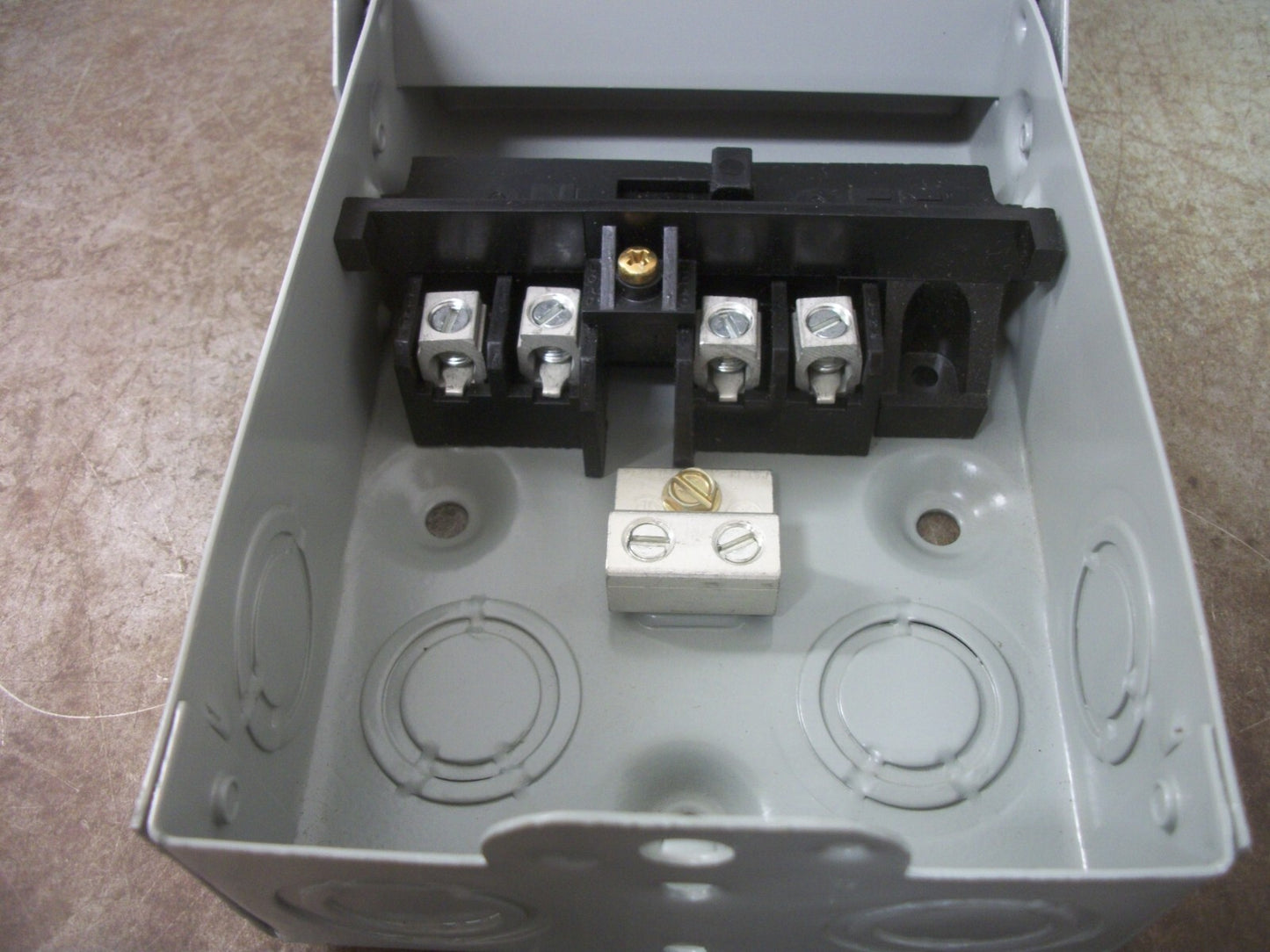 SIEMENS NON-AUTOMATIC SWITCH TYPE 3R WNAS2060 60AMP 240VOLT NON-FUSIBLE NOB