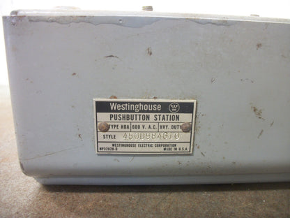 WESTINGHOUSE 3-BUTTON RUN/RUN/STOP PUSHBUTTON STATION 450D984G10 600VOLT