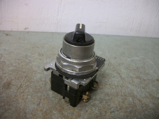 CUTLER-HAMMER 2-POSITION MAINTAINED SELECTOR SWITCH 10250T 600VOLT