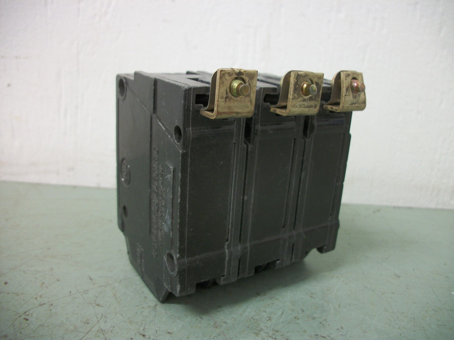 GE THQB CIRCUIT BREAKER THQB32100 100AMP 240VOLT 3POLE OLD NOB