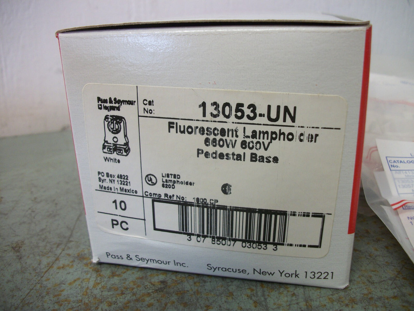 PASS & SEYMOUR BOX OF 10 PED BASE FLUORESCENT LAMPHOLDERS 13053-UN 660W 600V NIB