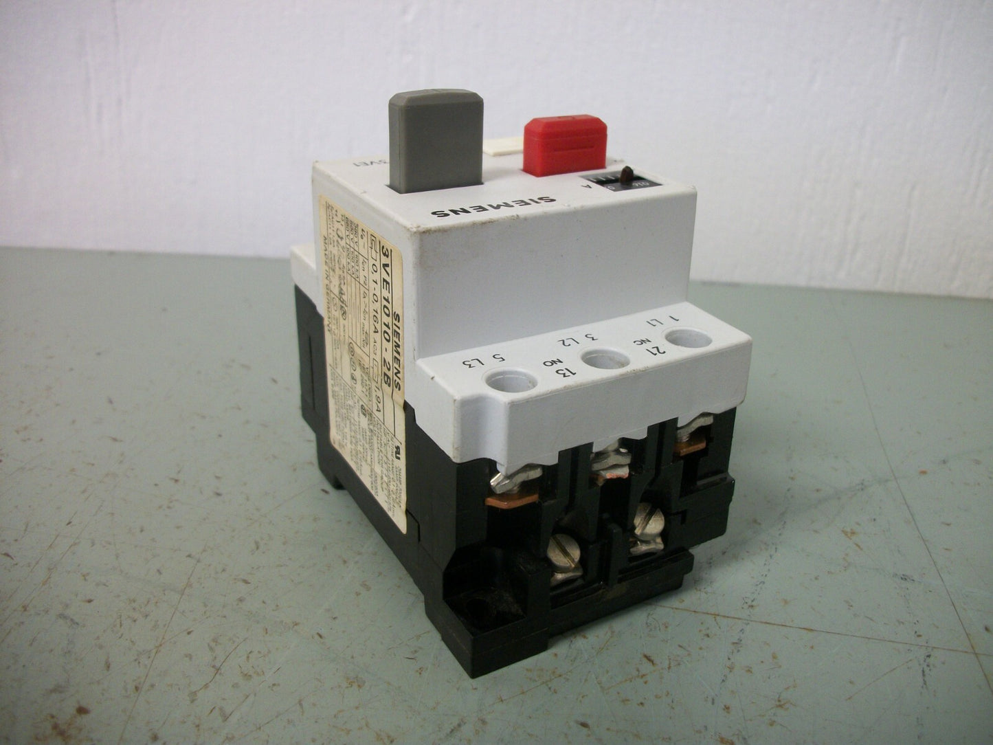 SIEMENS MOTOR CIRCUIT BREAKER 3VE1010-2B 0.1-0.16AMP