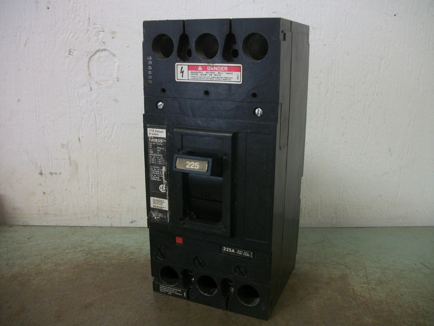 SIEMENS ITE FJ6 CIRCUIT BREAKER FJ63B225 225AMP 600VOLT 3POLE
