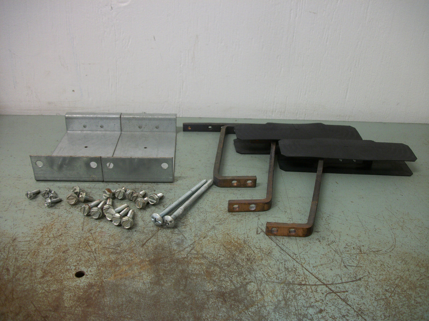 ITE/SIEMENS BREAKER MOUNTING HARDWARE KIT FOR  ED, HED BREAKERS 125 AMP