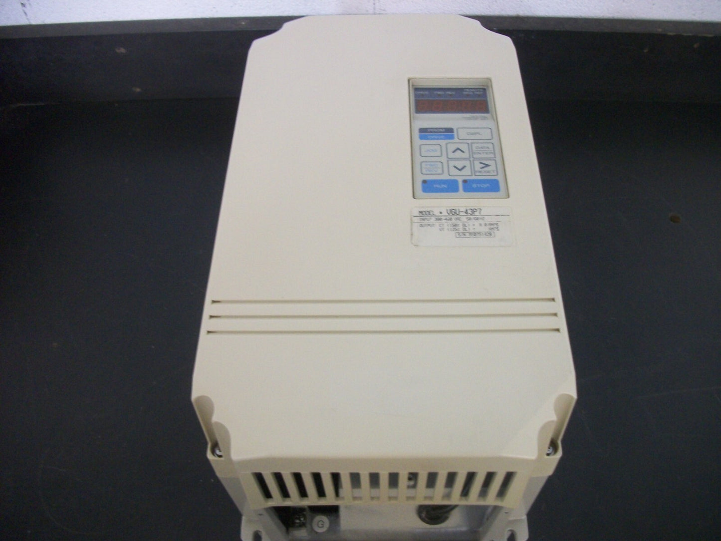 YASKAWA 5HP VARIABLE FREQUENCY DRIVE CIMR-VGU43P7 460VOLT 3PH 5KVA 8AMP
