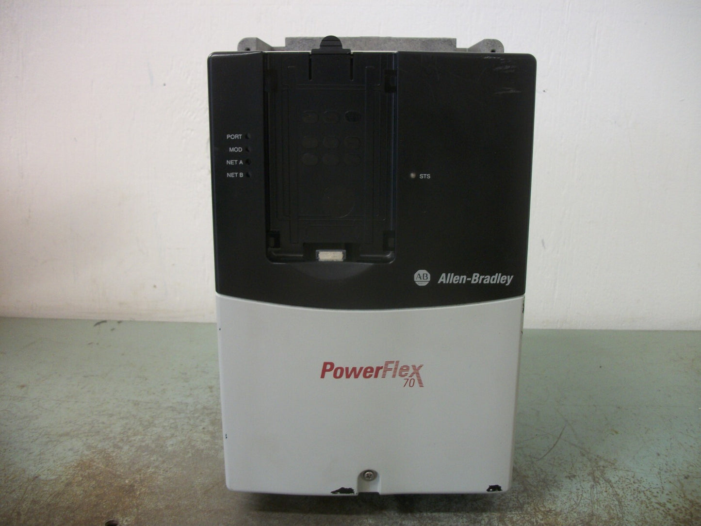 ALLEN-BRADLEY POWERFLEX 70 7.5HP AC DRIVE 20AD011A3AYNANNN 460VOLT 3PH 11AMP NOB