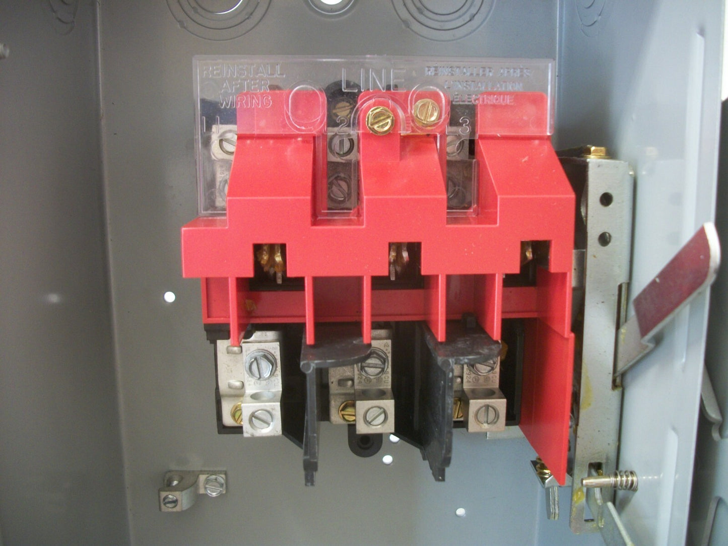 CUTLER-HAMMER DISCONNECT TYPE 1 DH361UGK 30AMP 600VOLT 3POLE NON-FUSIBLE NOB