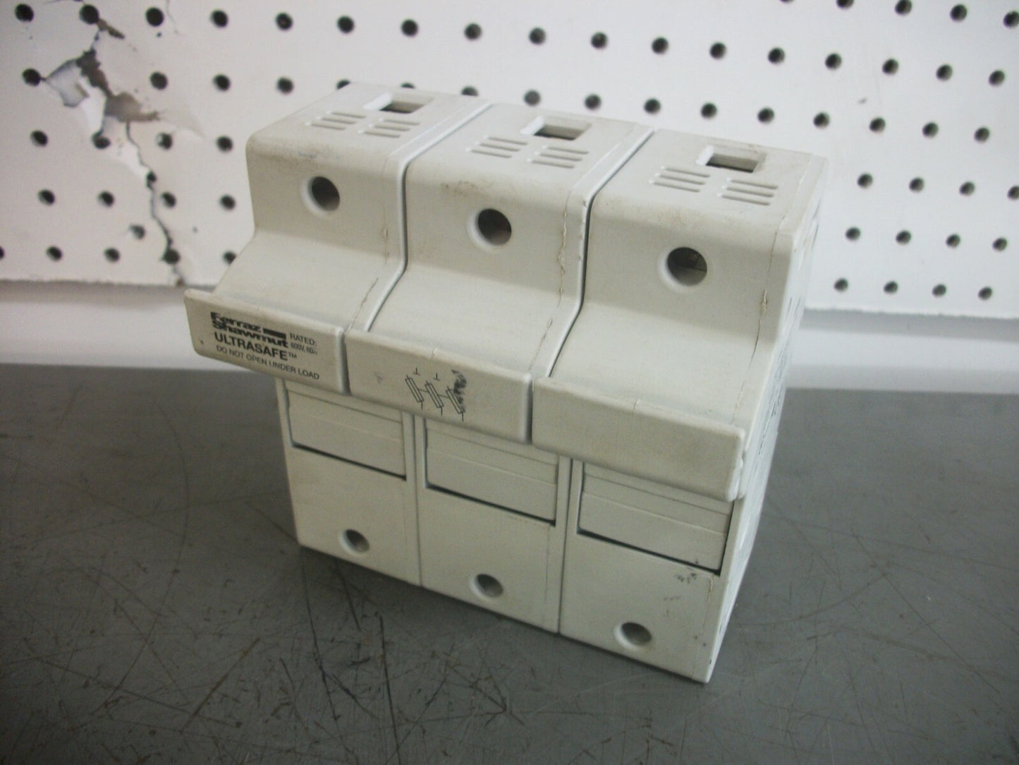 FERRAZ-SHAWMUT ULTRASAFE FUSE HOLDER US6J3 60AMP 600VOLT 3POLE