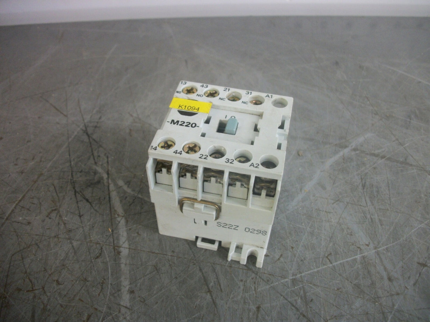 ALLEN-BRADLEY MINI CONTROL RELAY 700DC-M220* 5AMP 24VCOIL 3PH 600V