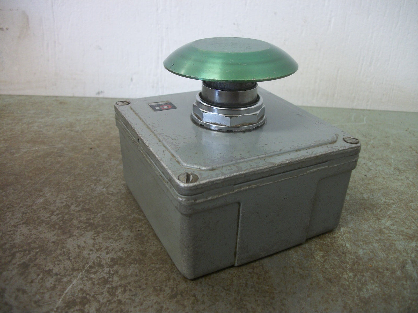 CUTLER-HAMMER GREEN MOMENTARY JUMBO MUSHROOM PUSHBUTTON 10250T33G