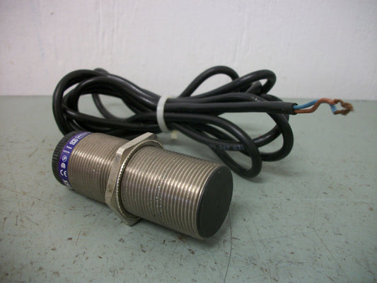 TELEMECANIQUE PROXIMITY SWITCH XSA-V12801