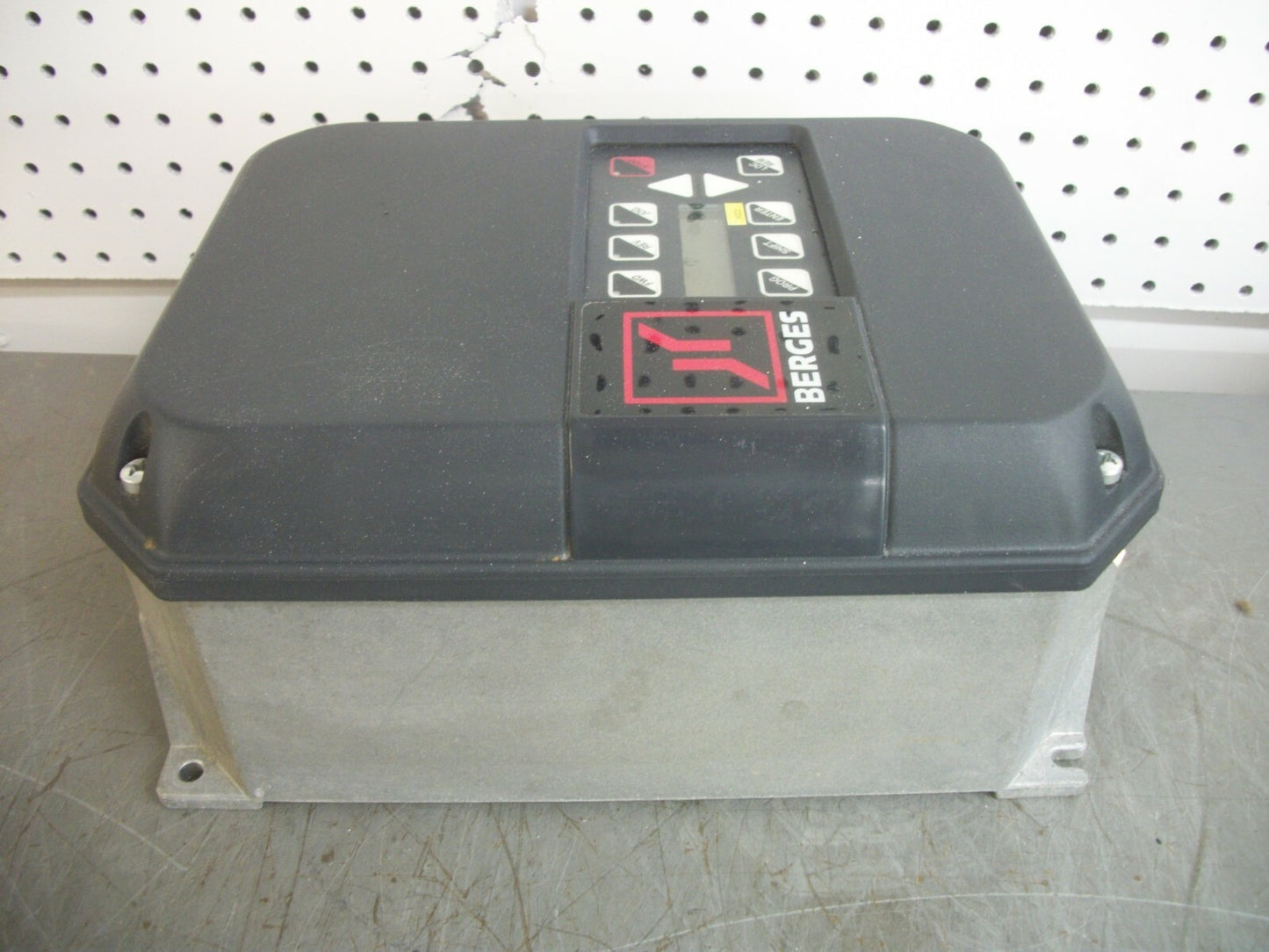 BERGES 3.3KW ELECTRONIC GmbH INVERTER DRIVE ACP6002-2CSLV 400VOLT 6.10AMP