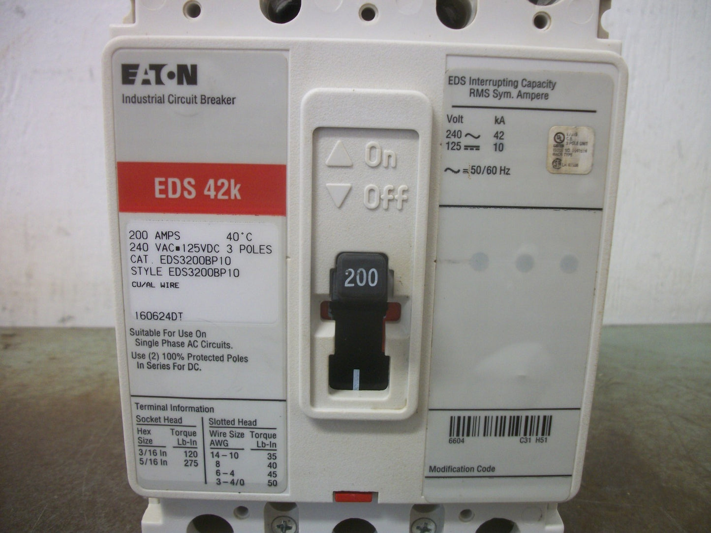 CUTLER-HAMMER EDS CIRCUIT BREAKER EDS3200BP10 200AMP 240VOLT 3POLE RED NOB