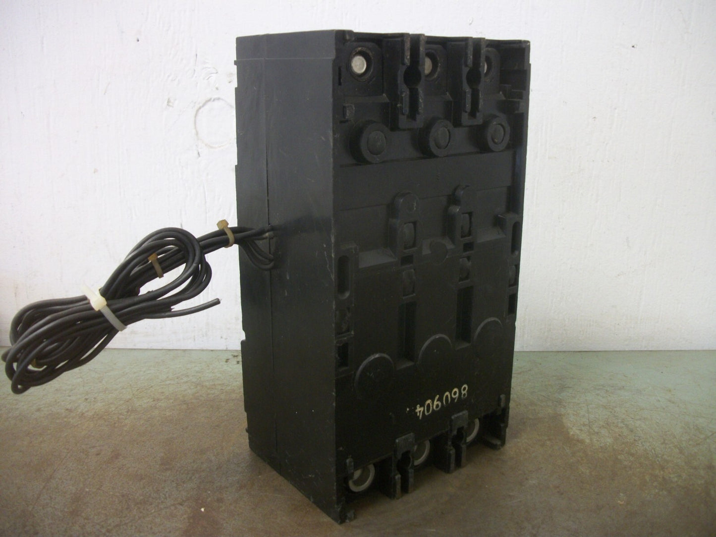 WESTINGHOUSE LB CIRCUIT BREAKER LB3400F 400AMP 600VOLT 3POLE W/350A TRIP & AUX