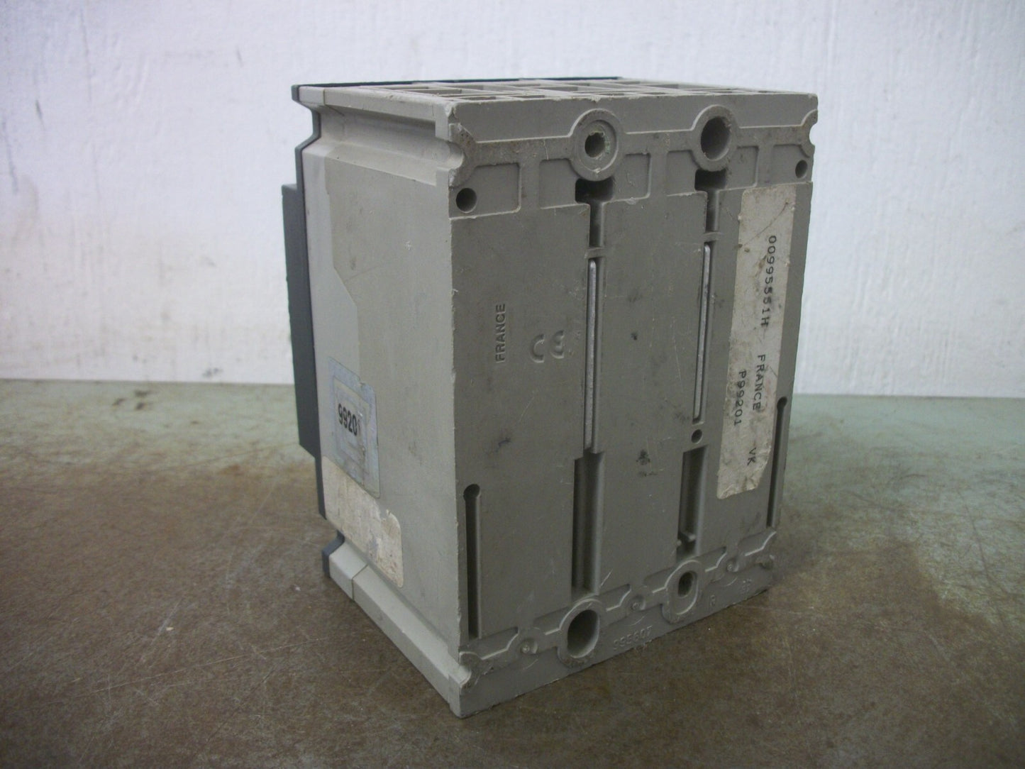 SQUARE D POWERPACT GJL CIRCUIT BREAKER GJL36030M04 30AMP 600VOLT 3POLE