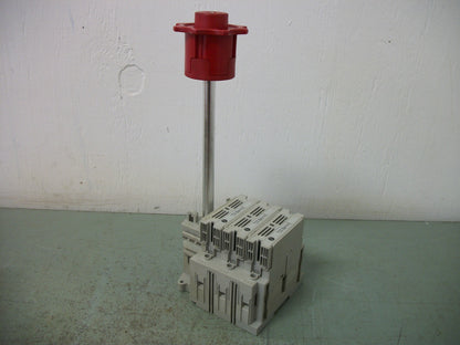 ALLEN-BRADLEY FUSIBLE DISCONNECT SWITCH 194R-C30-1753 30AMP 600VOLT 3POLE