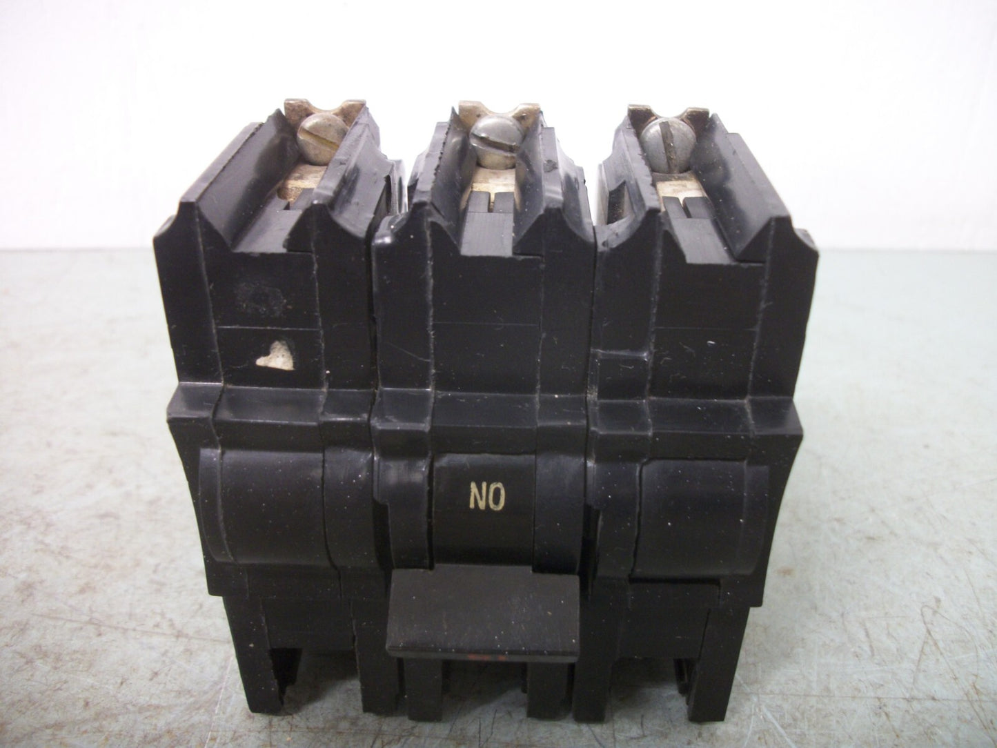 FEDERAL PACIFIC NBH CIRCUIT BREAKER NBH32015 NBH315 15AMP 240VOLT 3POLE