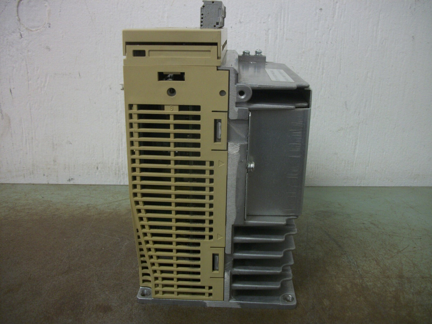 OMRON 2.01HP AC SERVO DRIVE R88D-WT15H 230VOLT 3PH 11.6AMP