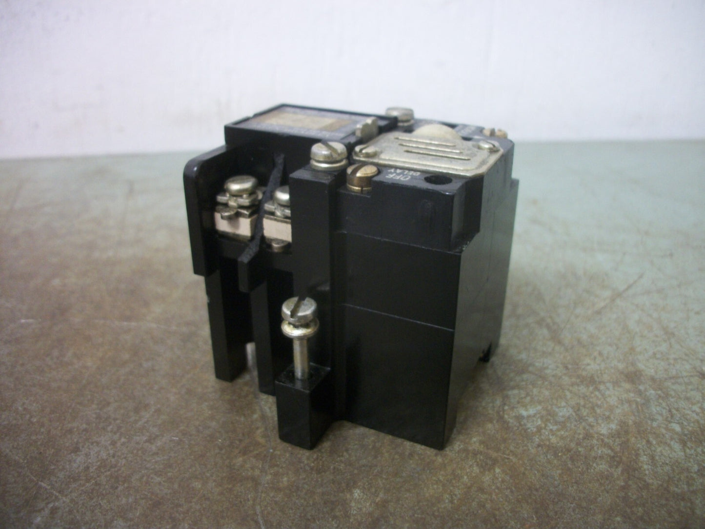 ALLEN-BRADLEY AC CONTROL RELAY PNEUMATIC TIMING UNIT 700-NT SERIES C *CHIPPED*