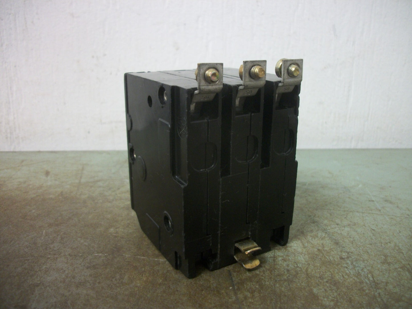 SQUARE D QOB CIRCUIT BREAKER QOB315VH 15AMP 240VOLT 3POLE 22kA OLD