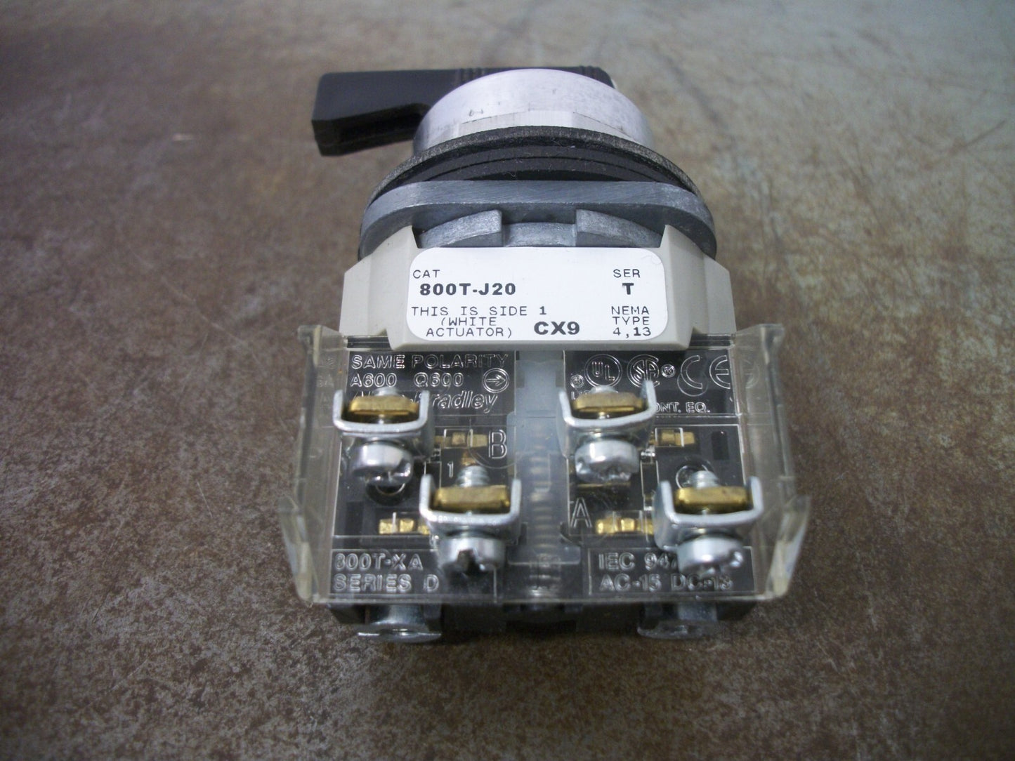 ALLEN-BRADLEY 3-POSITION MOMENTARY SPRING RETURN SELECTOR SWITCH 800T-J20A