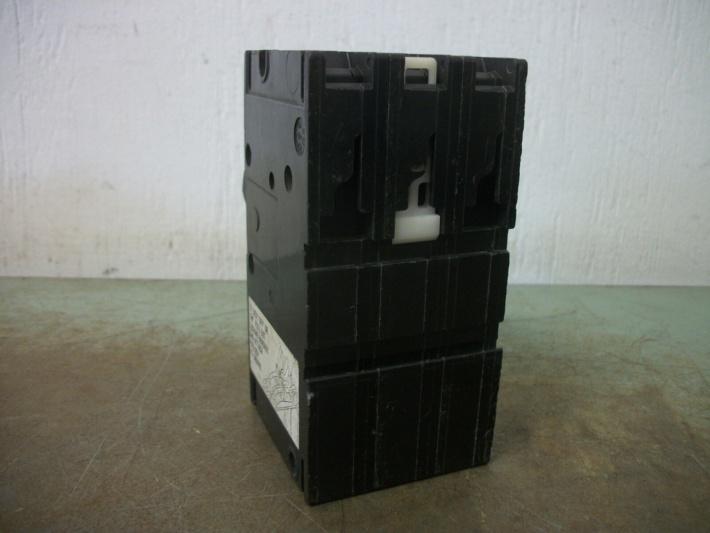 SQUARE D QOU CIRCUIT BREAKER QOU380 80AMP 240VOLT 3POLE