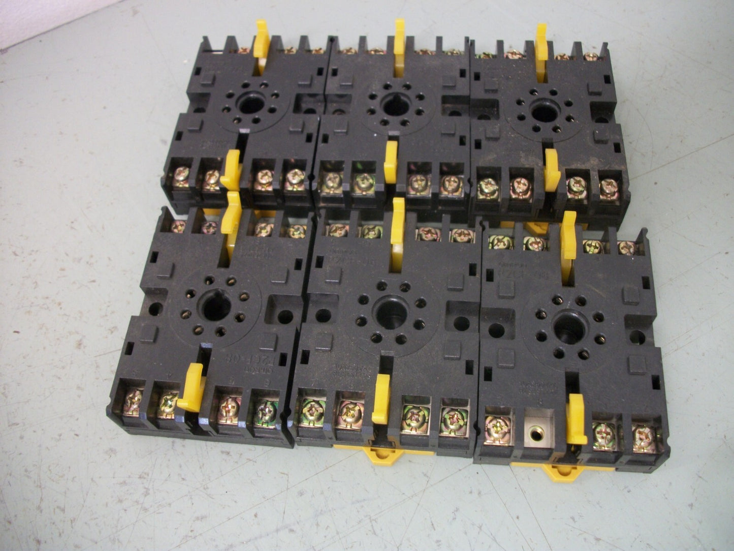 OMRON LOT OF 6 8-PIN RELAY SOCKET BASES P2CF-08 10AMP 250VOLT