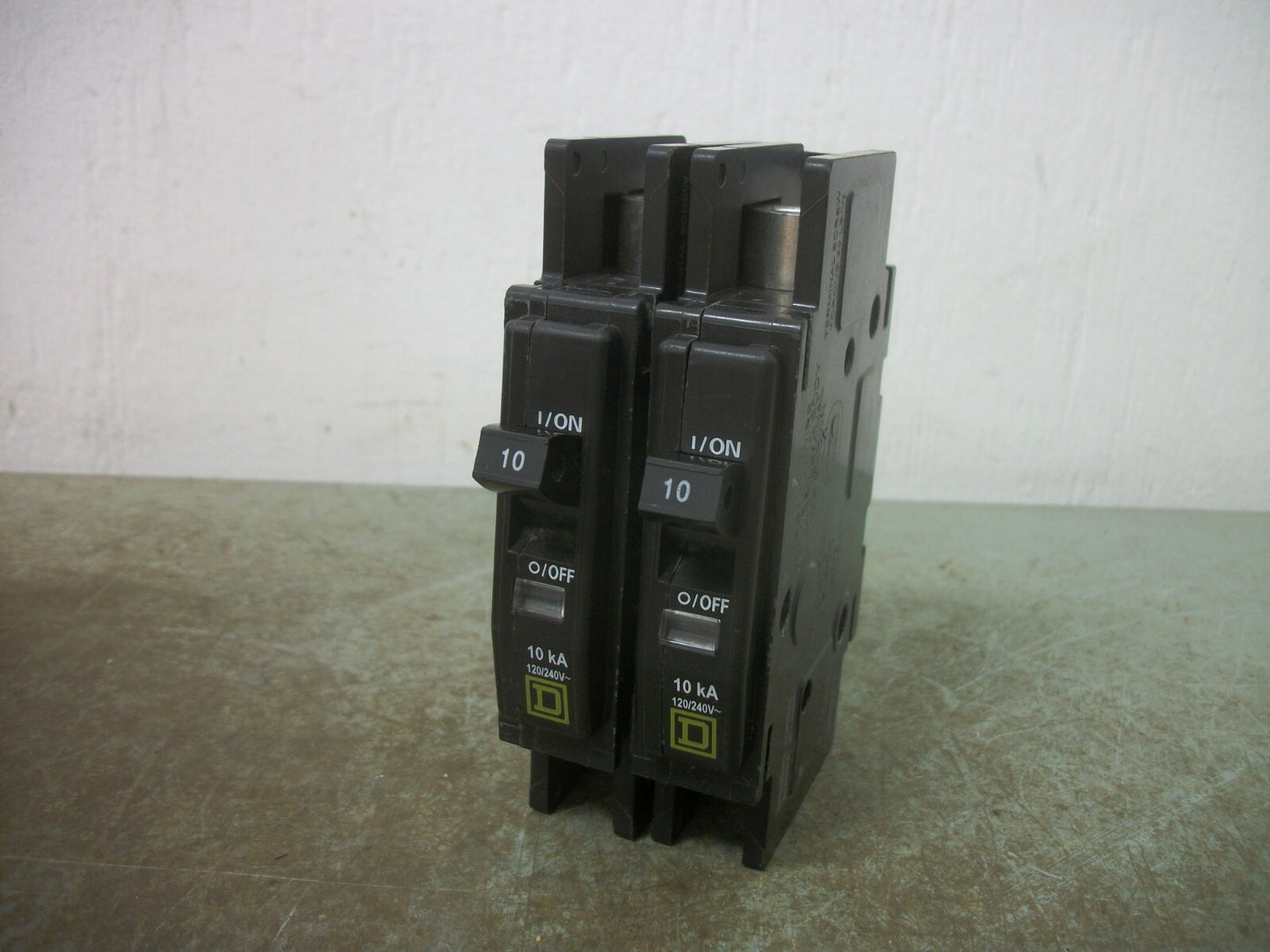 SQUARE D LOT OF 2 QOU CIRCUIT BREAKERS QOU110 10AMP 240VOLT 1POLE