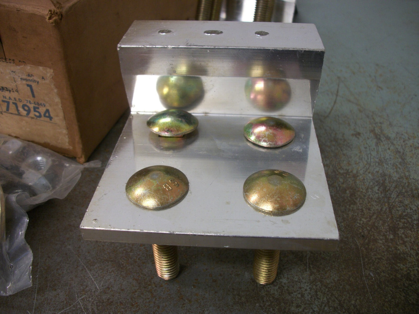 CHALLENGER TERMINAL STUD CONNECTOR KIT 4 STUDS PER PHASE MP-SC-2 NIB