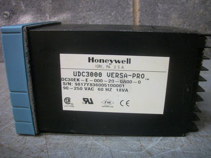 HONEYWELL UDC3000 VERSA-PRO TEMPERATURE CONTROLLER DC30EK-E-000-20-0A00-0