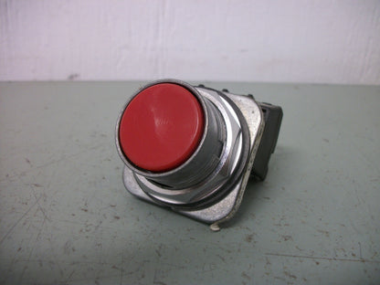 SIEMENS RED FLUSH MOMENTARY PUSHBUTTON 52PA8A2
