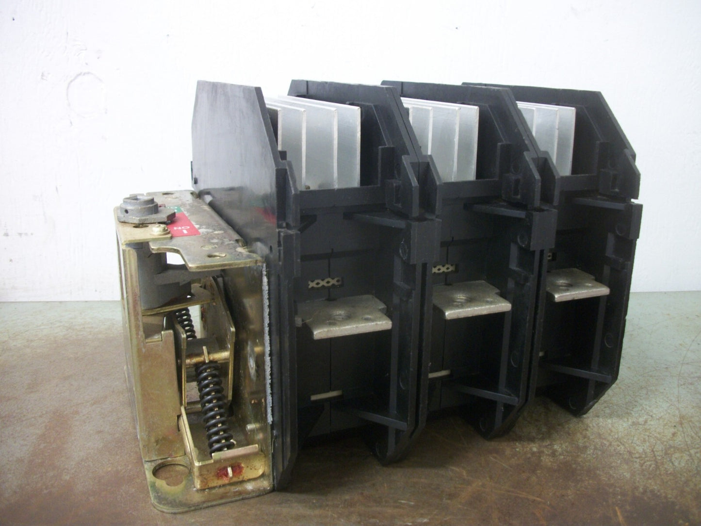 ALLEN-BRADLEY NON-FUSIBLE DISCONNECT SWITCH 194R-NN400P3 400AMP 600VOLT 3POL NOB