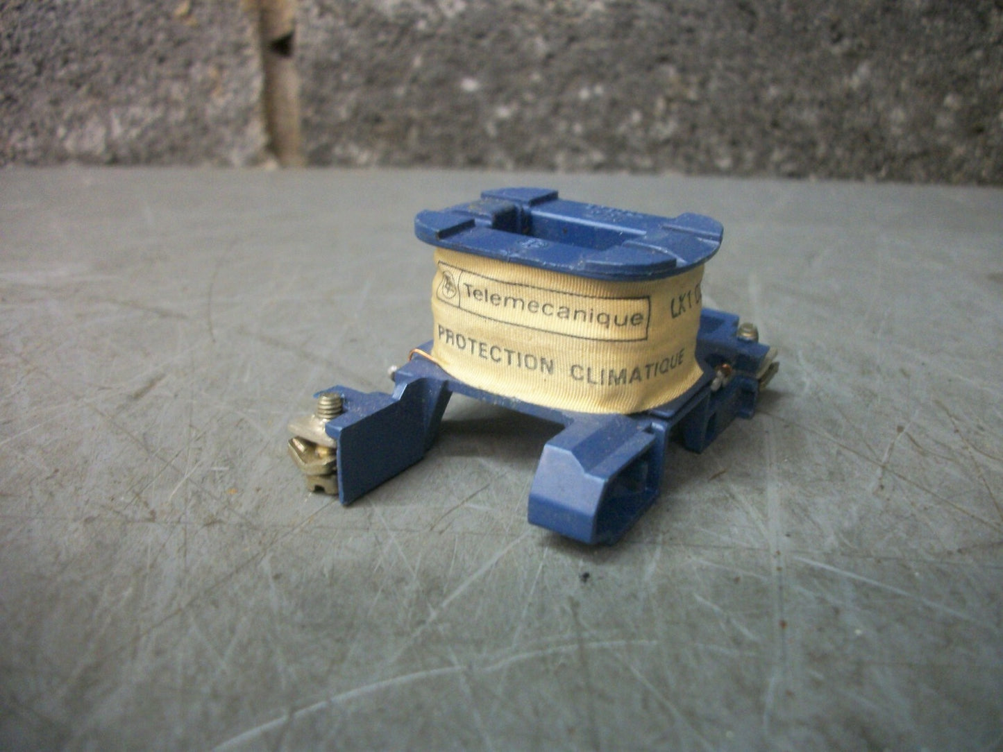 TELEMECANIQUE REPLACEMENT COIL LX1D2B7 24VCOIL NOB