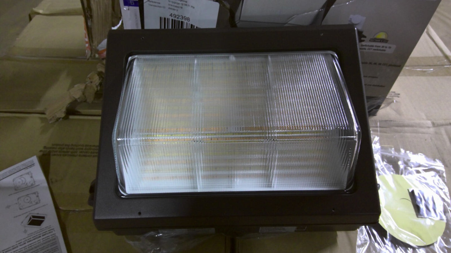 HUBBELL LED WALLPACK LIGHT WGH2-70-LSCS-UNVC 120/347VOLT 30-70W NIB