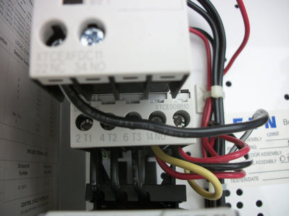 CUTLER-HAMMER STARTER COMBO TYPE 1 XTCE009B10 120VCOIL 15A BREAKER