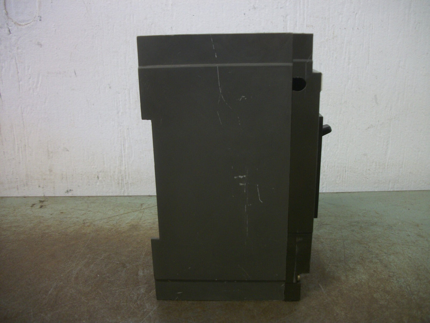 SIEMENS 3VE4 CIRCUIT BREAKER 3VE4200-0CQ00 22-32AMP 600VOLT 3POLE W/SHUNT