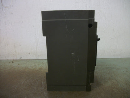 SIEMENS 3VE4 CIRCUIT BREAKER 3VE4200-0CQ00 22-32AMP 600VOLT 3POLE W/SHUNT