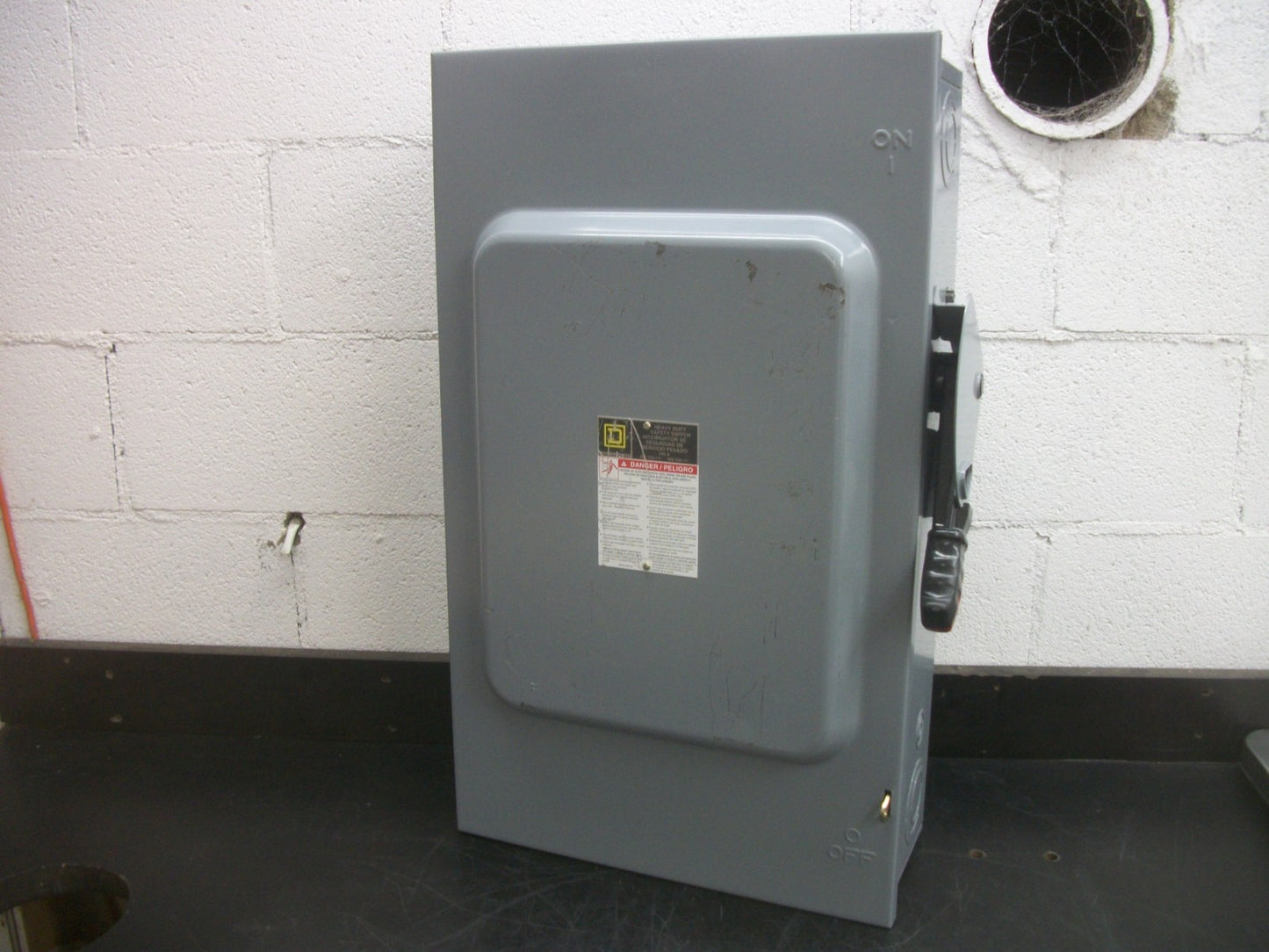 SQUARE D DISCONNECT TYPE 1 H364N 200AMP 600VOLT 3POLE FUSIBLE