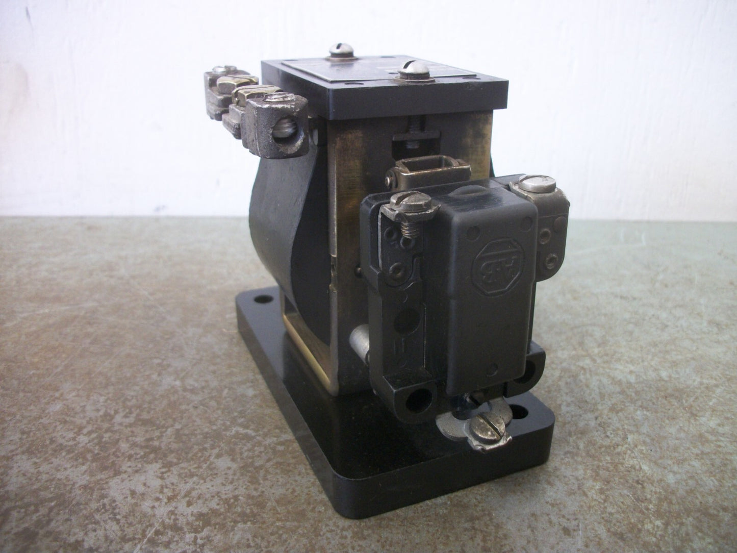 ALLEN-BRADLEY INSTANTANEOUS TRIP RELAY 809-A01E 2AMP 600VOLT