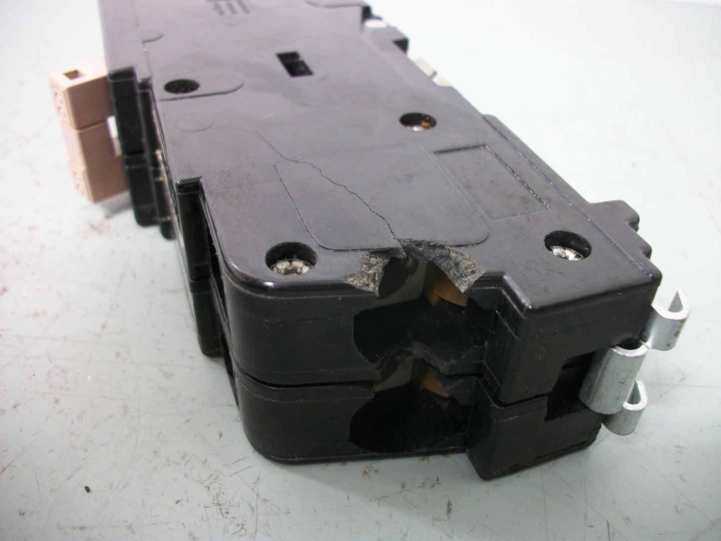 CUTLER-HAMMER CH CIRCUIT BREAKER CH2100 100AMP 240VOLT 2POLE CHIPPED