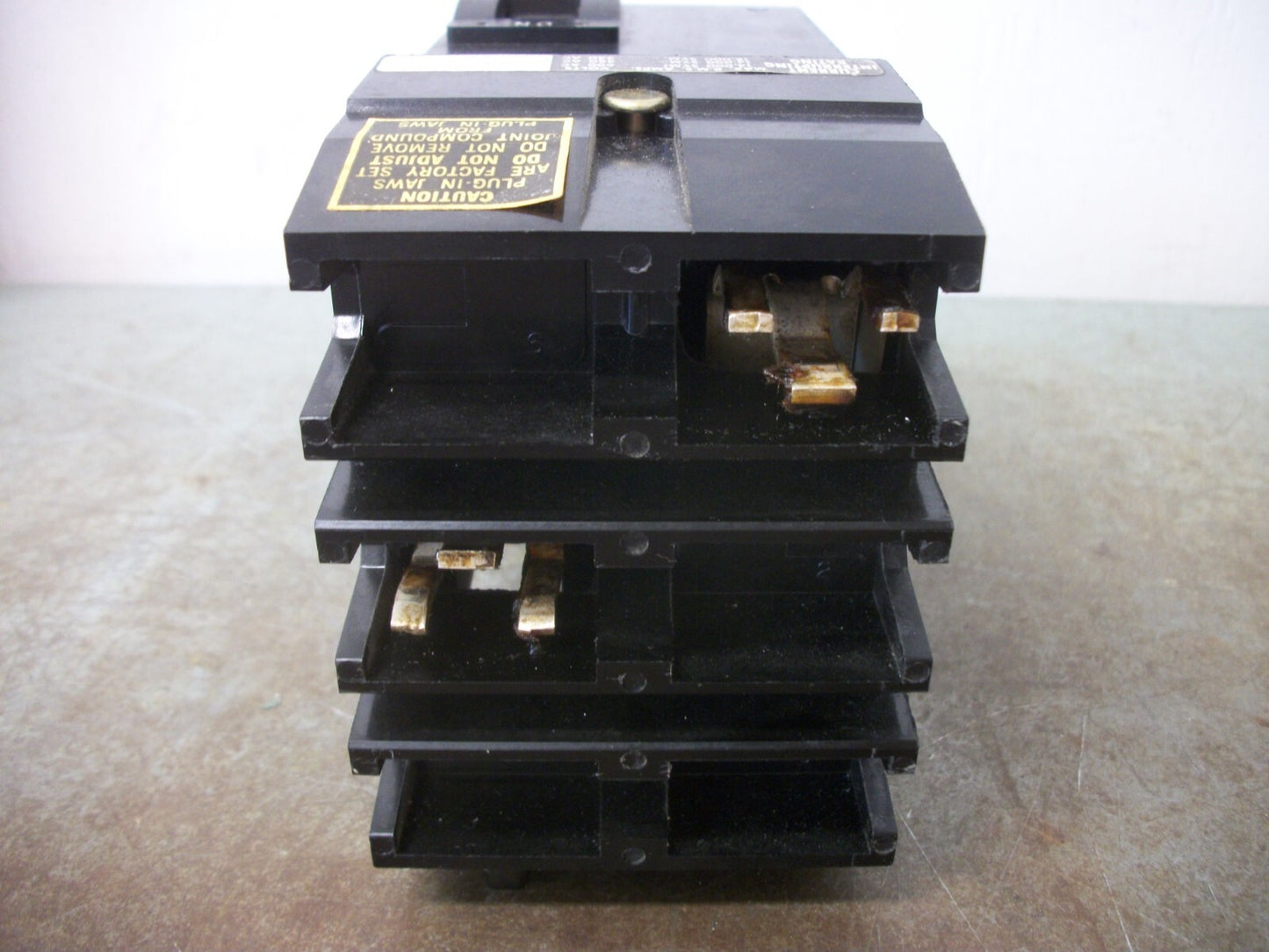 SQUARE D I-LINE FA CIRCUIT BREAKER FA26015 15AMP 600VOLT 2POLE BLACK