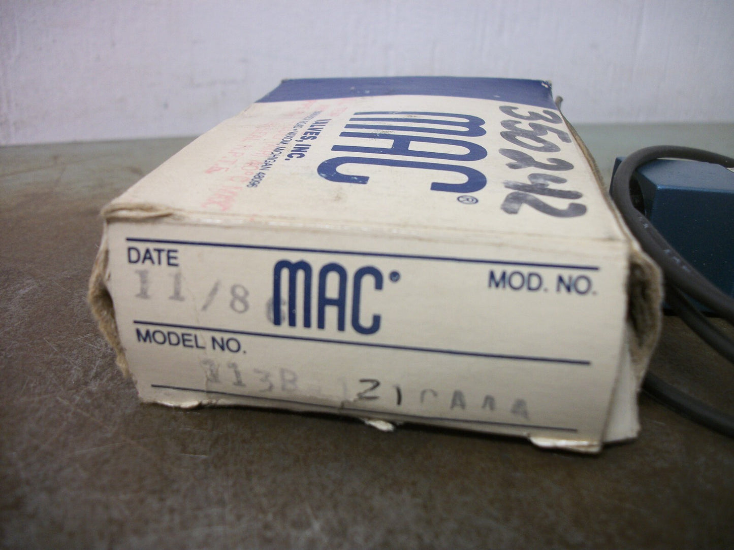 MAC SOLENOID VALVE 113B-121CAAA 240VCOIL 6.5WATT NIB
