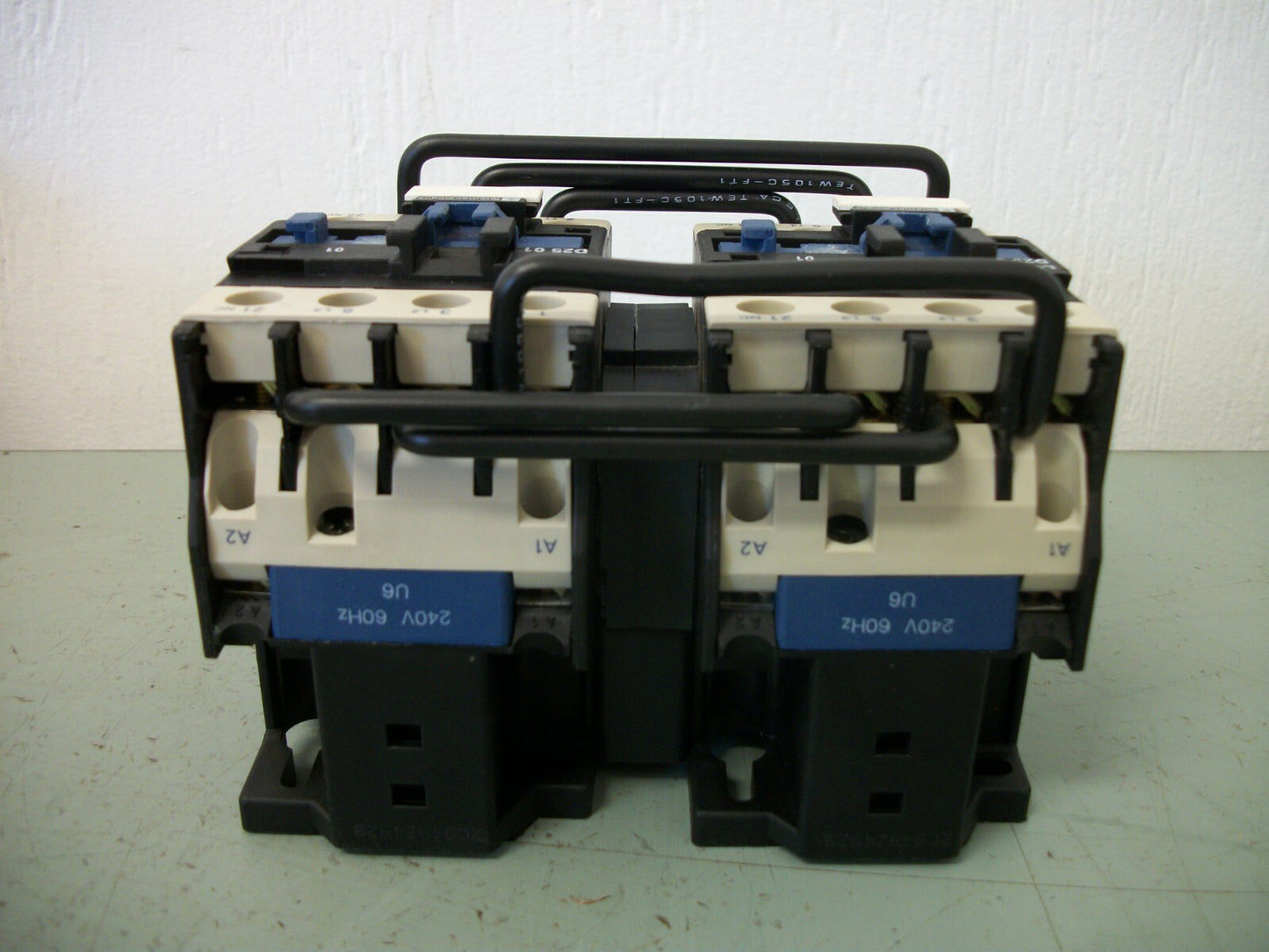 TELEMECANIQUE REV CONTACTOR LC2D2501U6 40AMP 240VCOIL 3PH 600V 20HP NOB