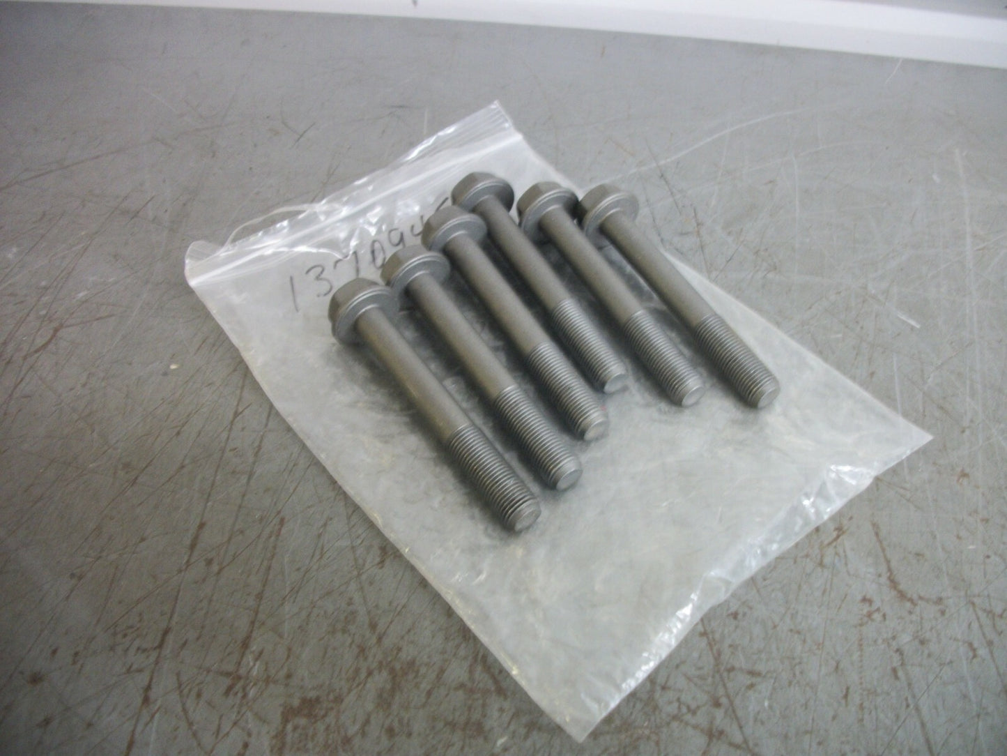 HYSTER LOT OF 6 BOLTS 1370945 NEW