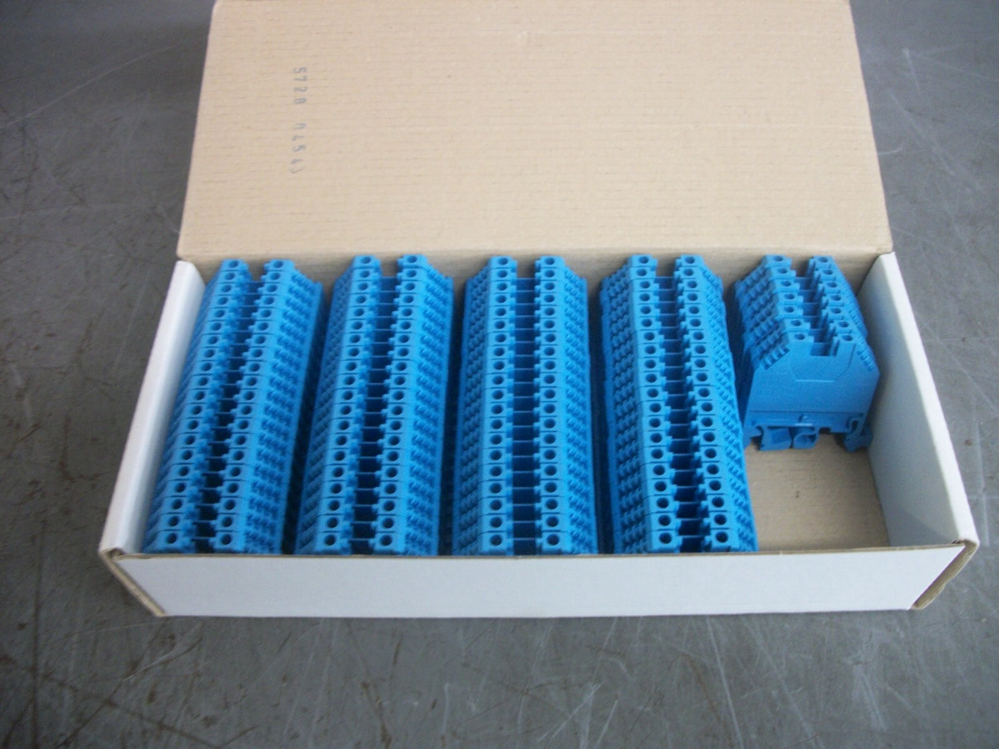 TELEMECANIQUE BOX OF 87 2.5mm2 SCREW CLAMP TERMINAL BLOCKS AB1VV235UBL NIB