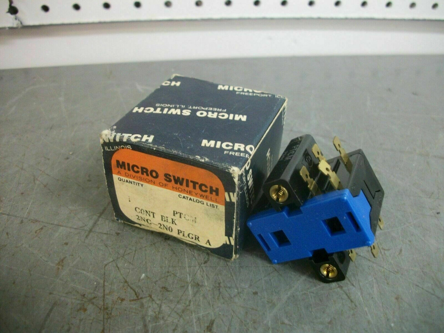 HONEYWELL MICRO SWITCH 2N.C. 2N.O. CONTACT BLOCK PTCM NIB